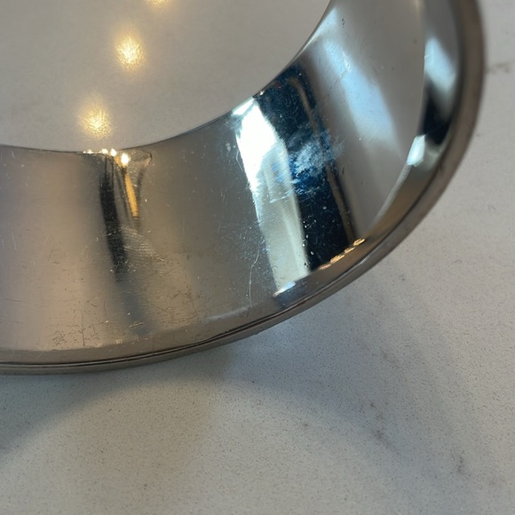 183.Alexander McQueen Silver SkullCuff Bracelet with pink and black enamel inlay - Picture 6 of 6